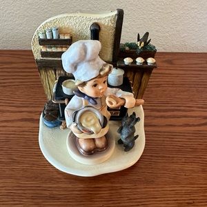 Hummel Collectables Cozy Kitchen with original packaging (Box).